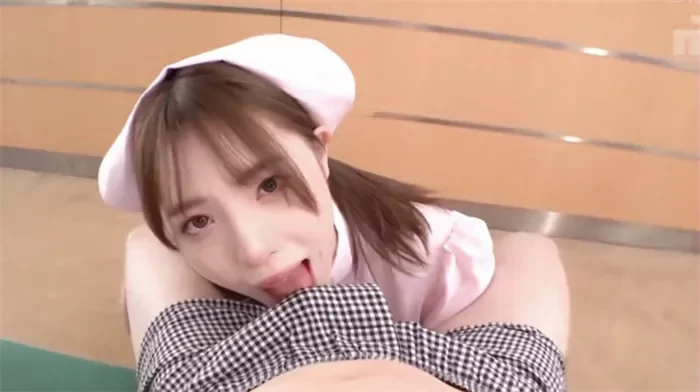 純情ナースと巨乳看板娘が病棟で変装連発