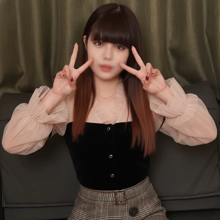 噂のピュア顔黒髪美女21清楚系ミニスカファミレス店員が人生初AVで理性崩壊からの中出し