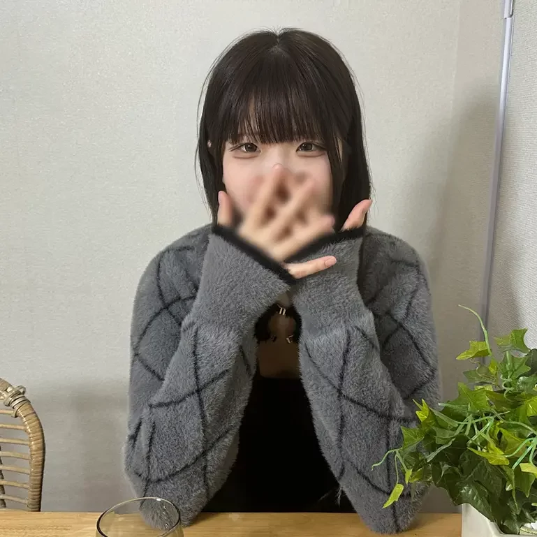 雪のように真っ白な美巨乳を揺らし、感受性が高く敏感なマンコに精子を注ぐ
