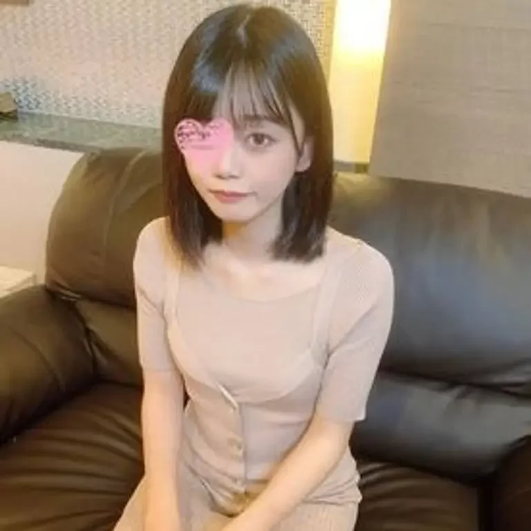 アイドル級ルックスの19歳市役所職員 美人な顔面が濃厚なたっぷり精液でベトベトに