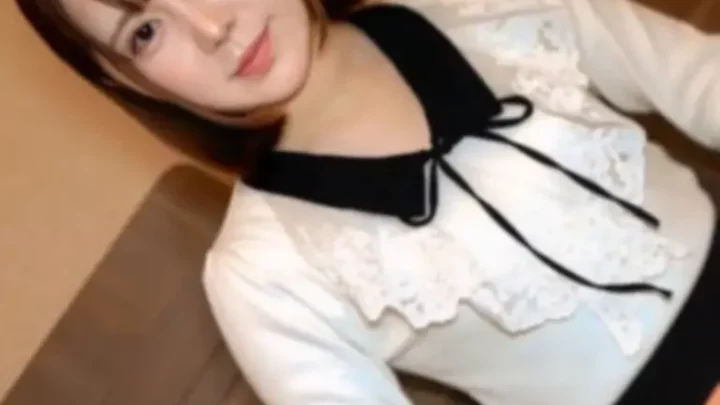 おとなしそうに見えてエッチなことは大好き美女！ゴックン中出し
