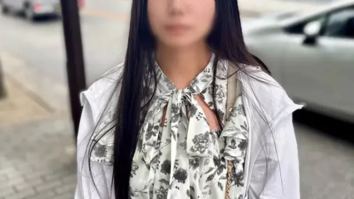 あの人は今…。消息不明のあの美女との思い出のエッチ。人のち〇ち〇で楽しそうに遊んでいた無邪気な彼女を生ハメで道具にしたことは一生忘れない。