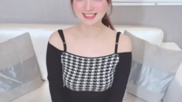 神乳美ボディの揺れる美巨乳美女 カメラの前で初めてのSEXを披露