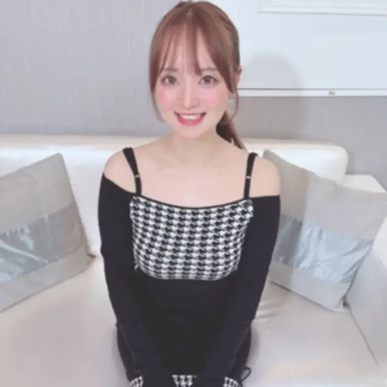 神乳美ボディの揺れる美巨乳美女 カメラの前で初めてのSEXを披露