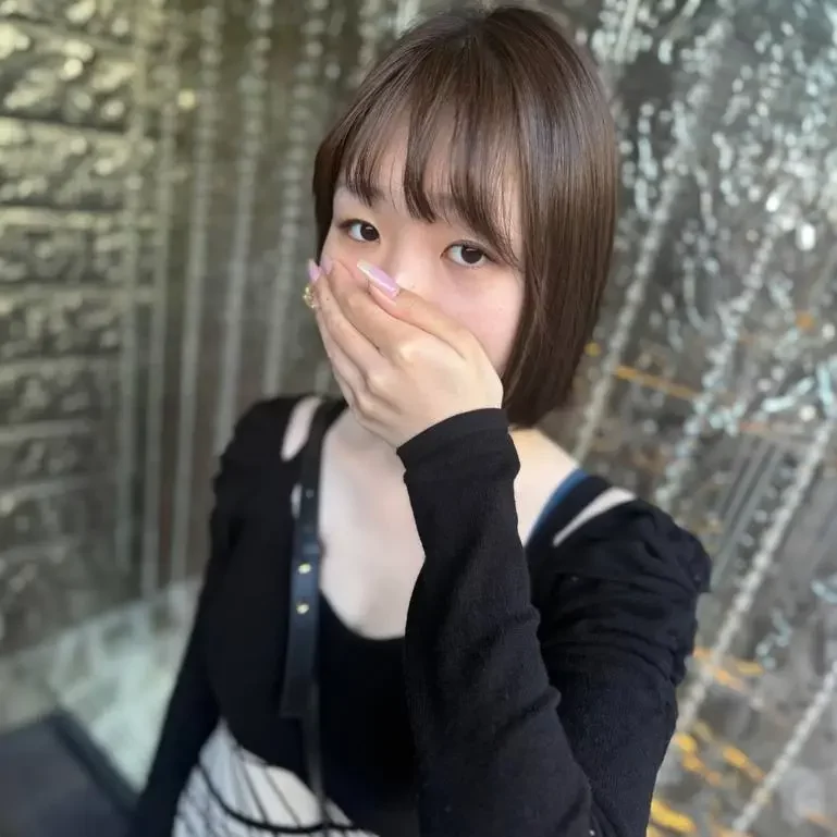 美巨乳がぶるんぶるん揺らして乱れまくる控えめな表情が徐々に歪んでいく様子の享楽映像！