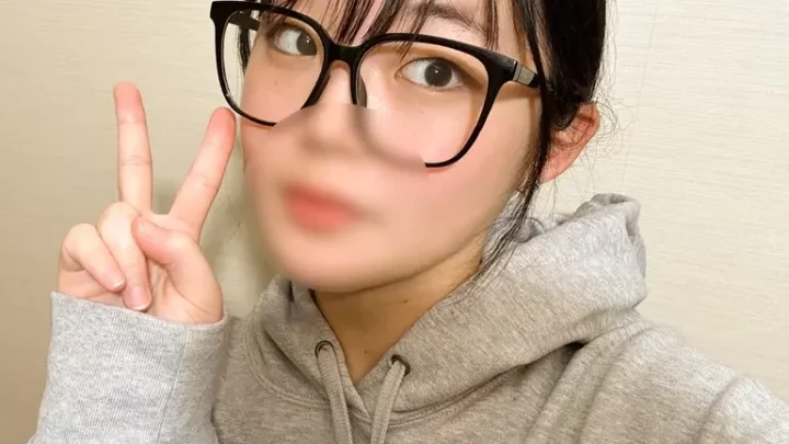 あどけなさ残る体を何度もイかせ、「外に出して…」と言われてもそのまま生中出し