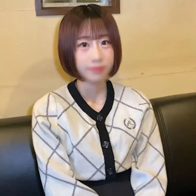 若妻の小さな体を旦那は調教しているようですので中出ししてお返しいたします