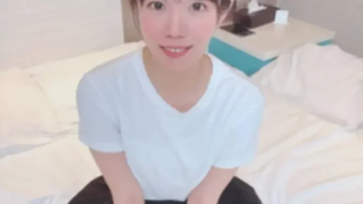 倒的透明感の元本物アイドルの美女を口説くチンコの硬さ。俺の思い！ほとばしる精液と共に届け！