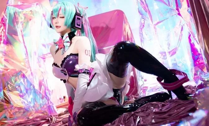 Cosplay Late Star – 2024年07月计划B 喵斯快跑 MIKU