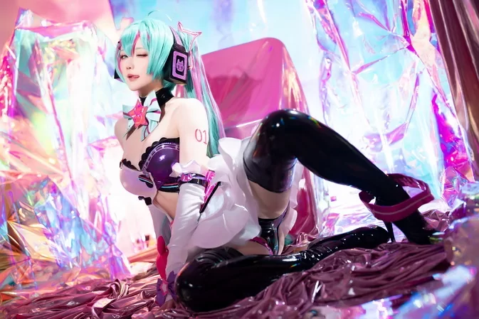 Cosplay Late Star – 2024年07月计划B 喵斯快跑 MIKU